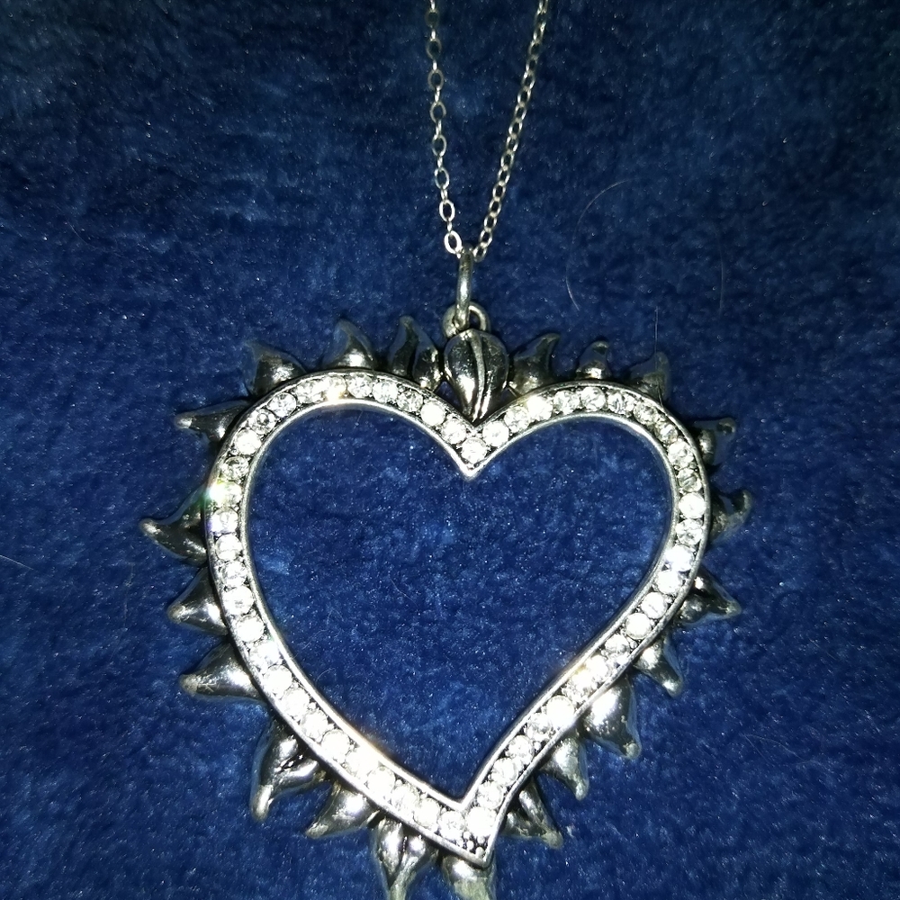 Heart pendent necklace - Picture 2 of 4